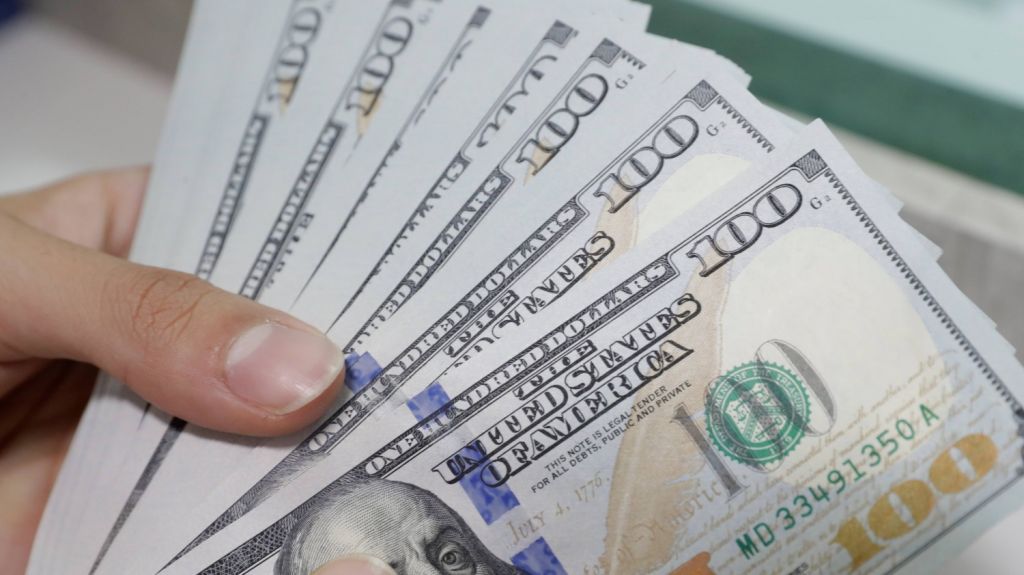  Contralor&iacute;a se&ntilde;ala pago en exceso contratista Instituciones Financiera 