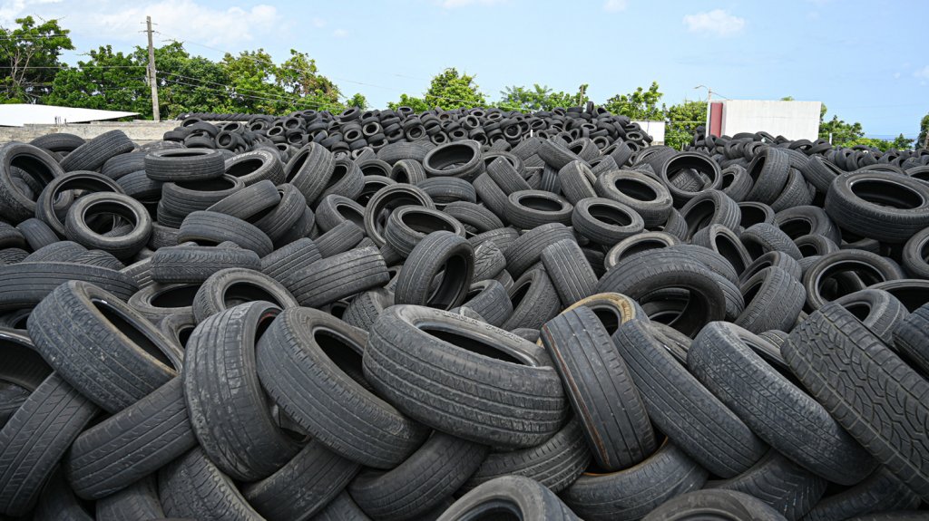  Presidenta de la Comisi&oacute;n de Infraestructura del Senado insiste en que el DRNA est&aacute; &ldquo;a la deriva&rdquo; en el asunto de la acumulaci&oacute;n de neum&aacute;ticos 