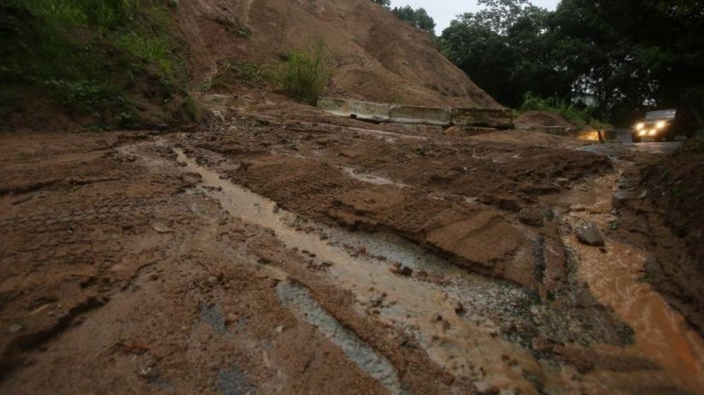  Piden investigaci&oacute;n sobre el estado de carreteras en las monta&ntilde;as de la isla 