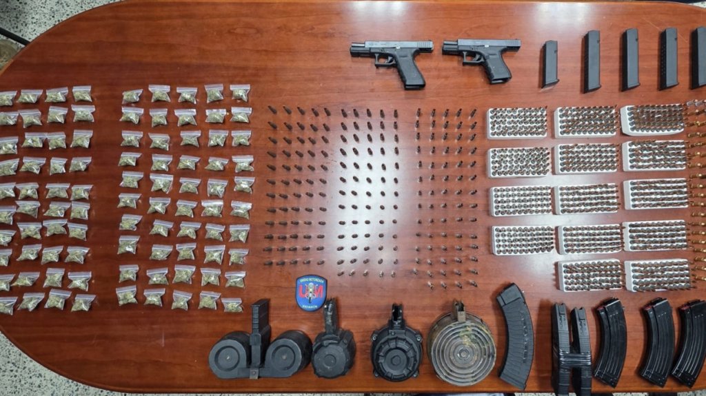  U.M. de Bayam&oacute;n ocupa gran cantidad de municiones, dos armas de fuego y drogas en caser&iacute;o 