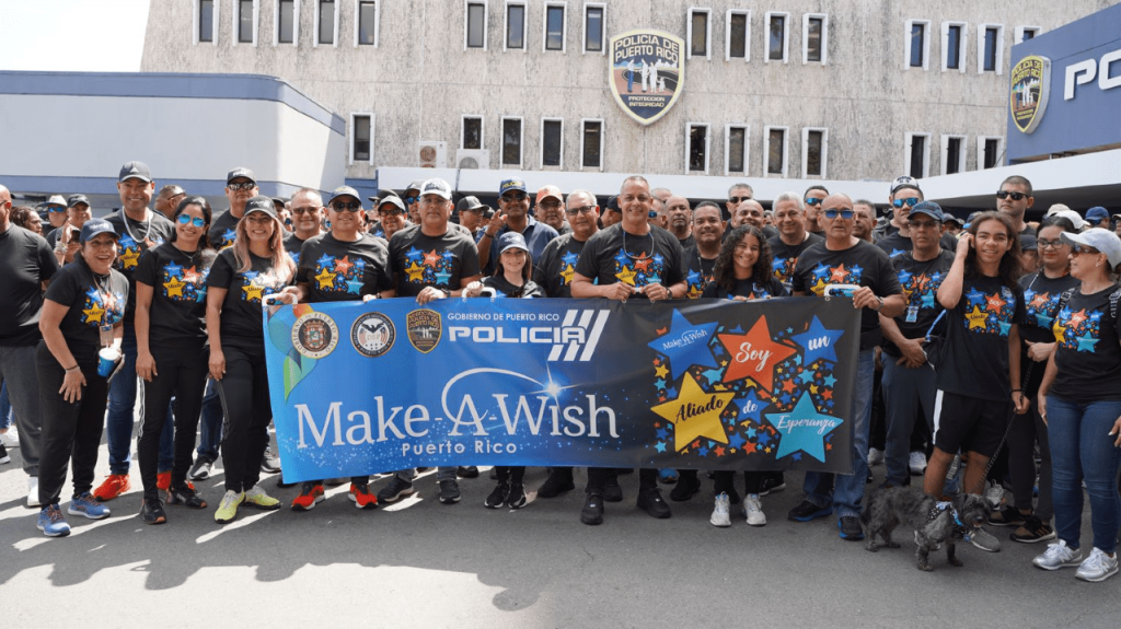  Sobre 600 agentes y civiles del Negociado de la Polic&iacute;a se unen a Make -A-Wish Foundation con caminata y realizaci&oacute;n de estrella humana 