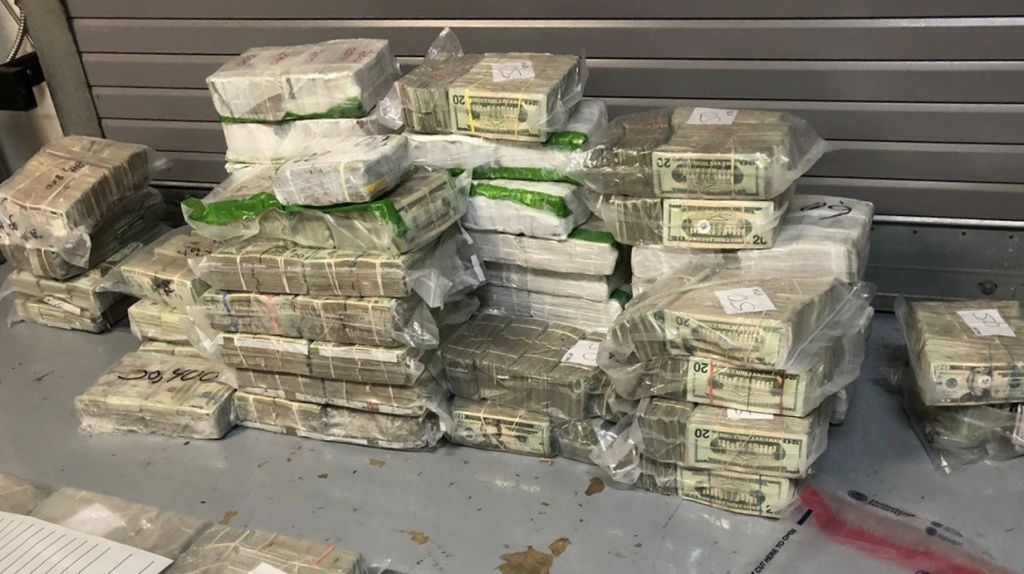  Arrestan 3 Boricuas llevando 3 millones de d&oacute;lares a ST. Thomas 