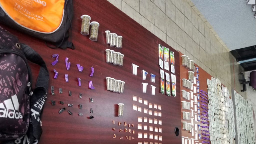  Arrestan a un hombre y una mujer con drogas en Corozal 