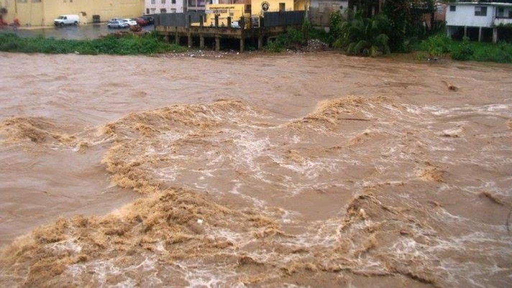  Hombre muere arrastrado por aguas del rio La Plata en Comerio 