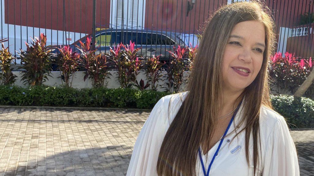  Vendedores de bienes ra&iacute;ces trabajan en inventario de propiedades para mover a los desplazados por terremotos 