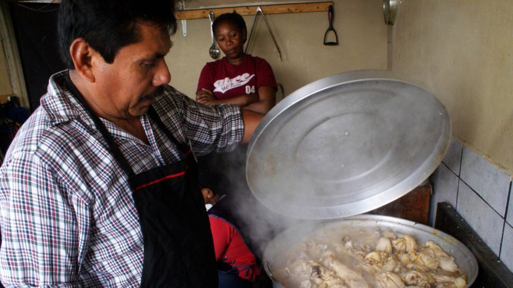  Haitianos muestran camino a seguir a caravana migrante para vivir en Tijuana 