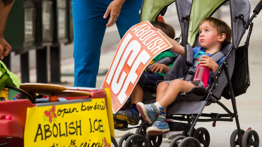  Juez ampl&iacute;a grupo de familias migrantes que deber&iacute;an ser reunificadas 