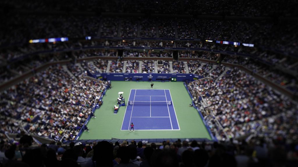  Serena Williams supera a su hermana Venus en dos sets y pasa a octavos de final del Abierto de EE.UU. 