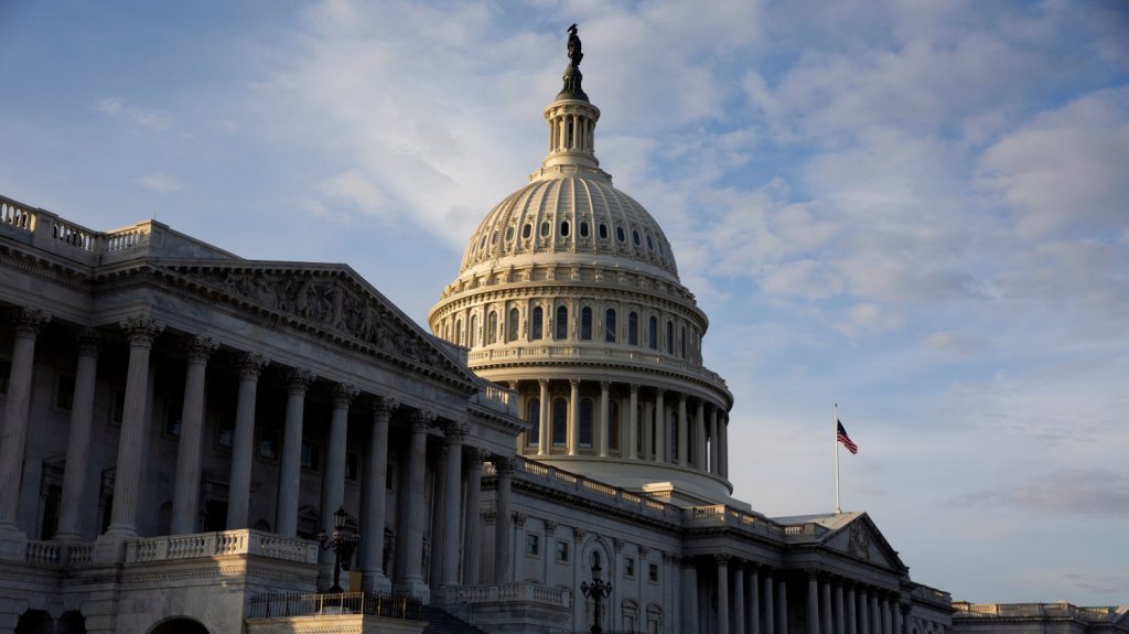  El Congreso de EE.UU aprueba rescate de 900.000 millones por la pandemia 