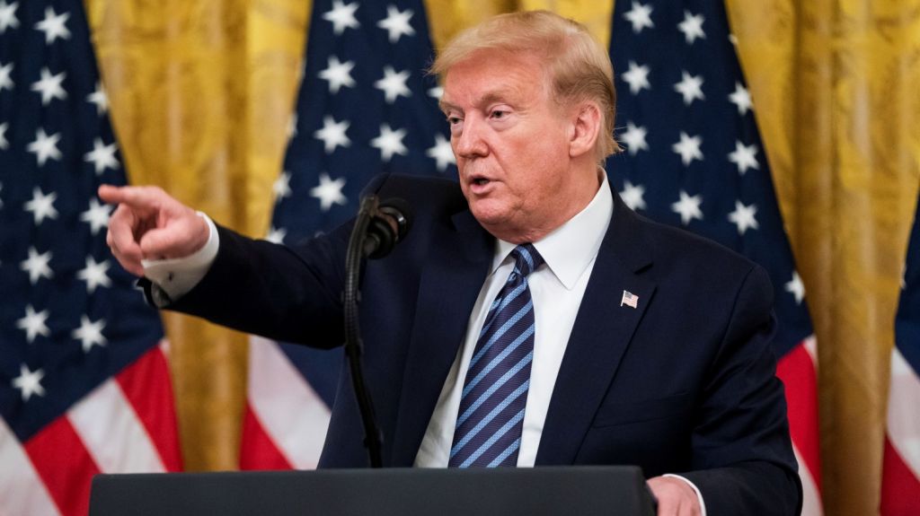  Trump contradice a su directiva de inteligencia al sostener que el virus es de laboratorio 