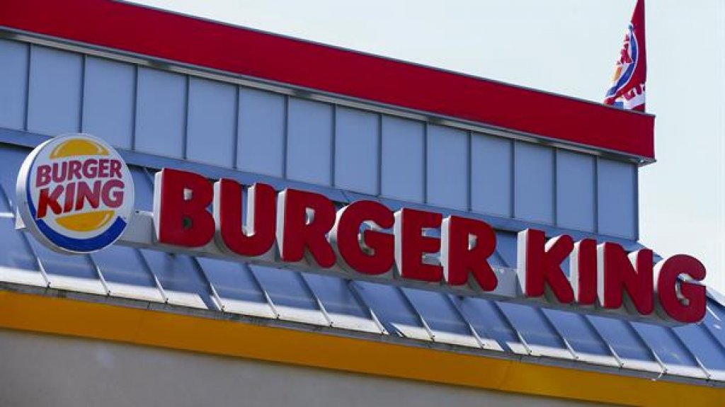  Empleados se quejan de condiciones laborales con letrero &ldquo;Todos renunciamos&ldquo; 