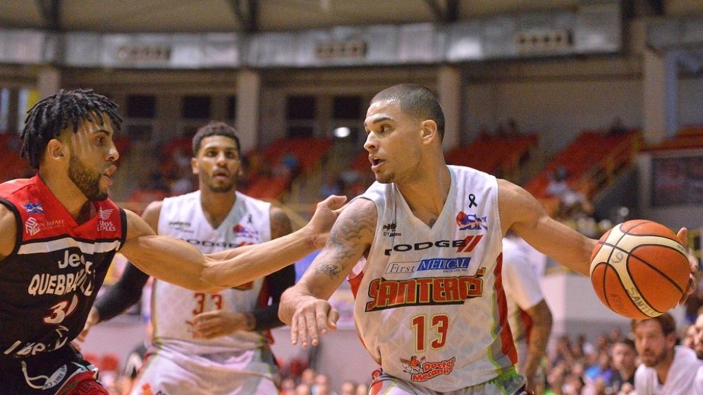  Vaqueros se mantienen primeros y Santeros vencen a Piratas 