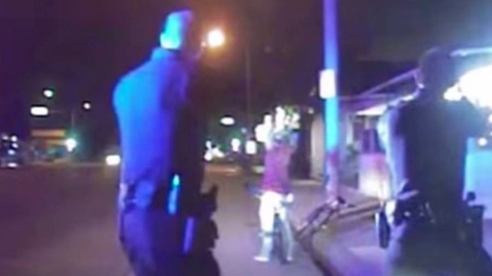 Fuertes imÃ¡genes: Tres oficiales de policÃ­a de EE.UU. matan a un latino desarmado