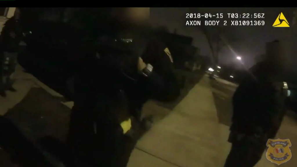  Impactante video muestra cuando polic&iacute;as de Cleveland, Ohio son tiroteados 