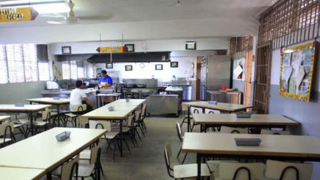  Escalan escuela en Vega Baja y se llevan mercanc&iacute;a del comedor 