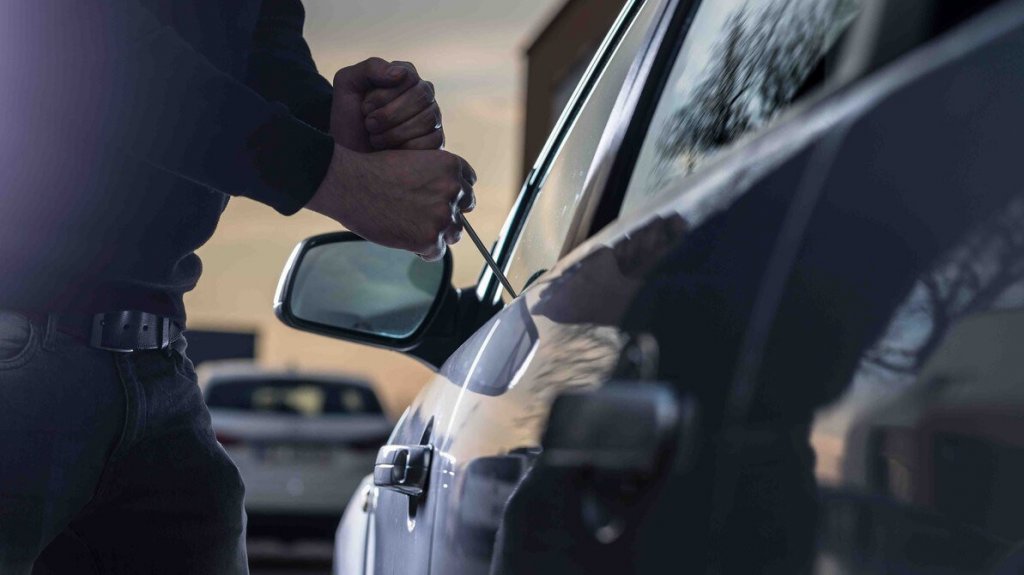  Abren guagua estacionada en Humacao y huyen con una pistola 