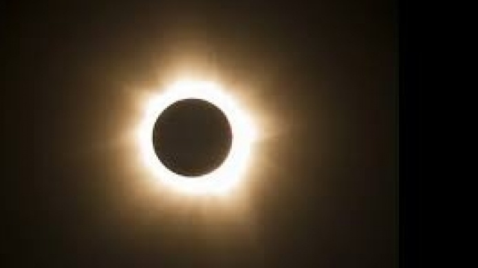 Video: EEUU se prepara para el espectÃ¡culo del eclipse solar total de este lunes