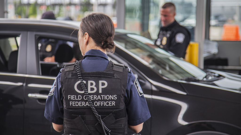  FOTO: Incautan en California varias toneladas de marihuana camuflada en jalape&ntilde;os mexicanos 