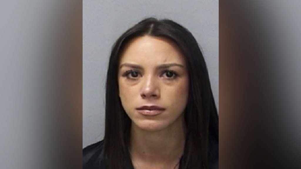  Mujer acusada de caerle a cantazos a su ex pareja en Carolina 