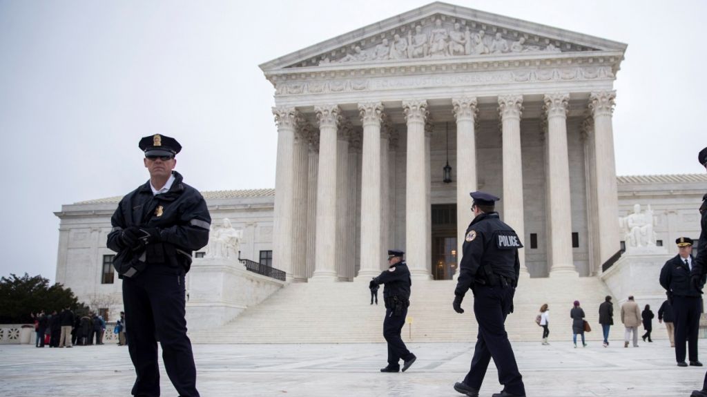  Pastelero que rechaz&oacute; hacer pastel a pareja gay demanda al estado de Colorado 