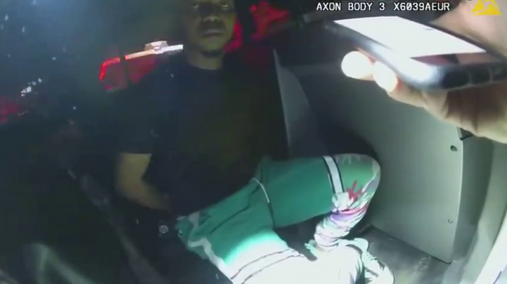  Video: Tenia las cenizas de su hija muerta y la polic&iacute;a lo arrest&oacute; por que pensaban que era coca&iacute;na 