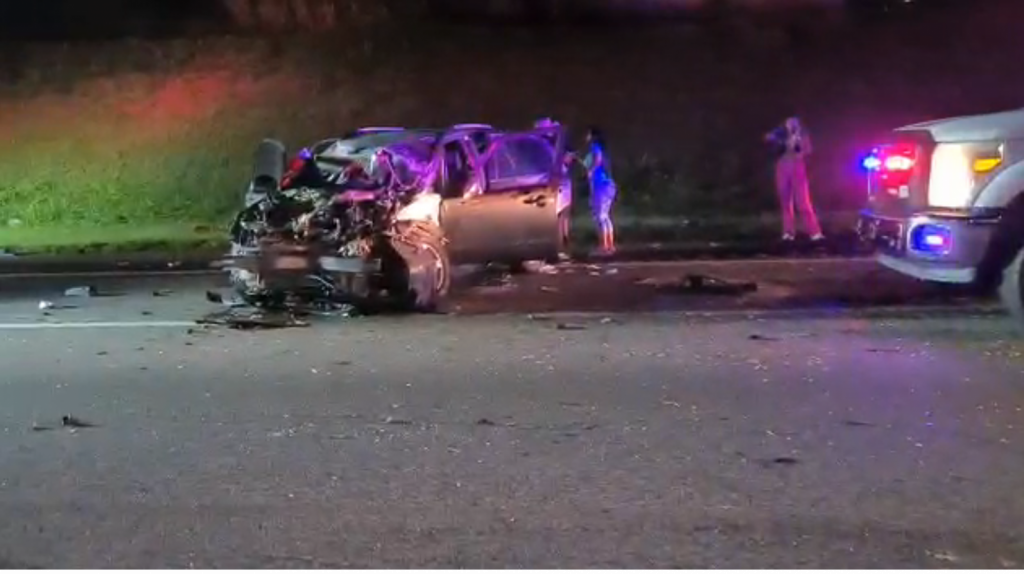  Video de accidente anoche con varios autos en expreso de Bayam&oacute;n 