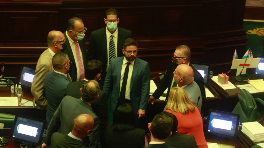  Aprueban cambios en impuesto a empresas for&aacute;neas y retiran lenguaje sobre el CRIM 