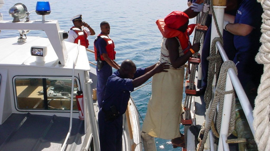  Guardia Costera intercepta a 15 haitianos en aguas de la costa de Florida 
