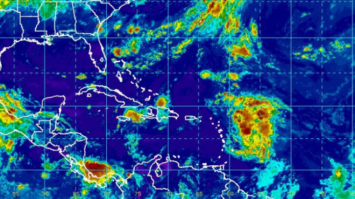 AviÃ³n caza huracanes investiga a fuerte Onda Tropical, rumbo a P.R.