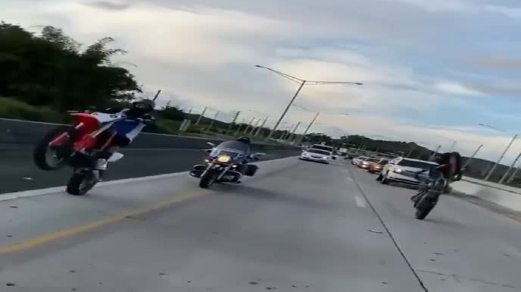  En video conductores de motoras &ldquo;todo terreno&rdquo; en Fajardo retan a polic&iacute;a estatal 