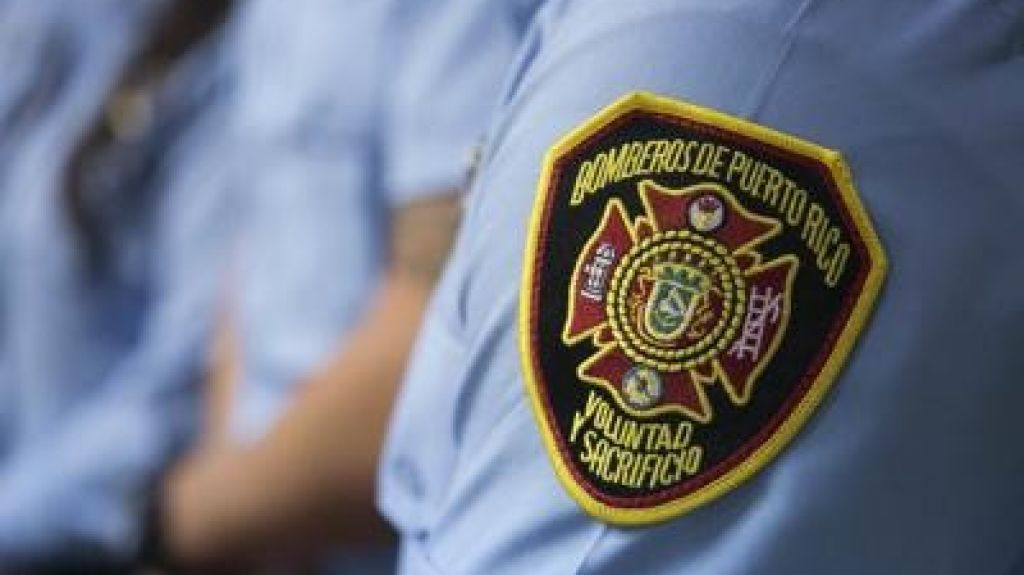  Bomberos orientan sobre el manejo seguro de detergentes y desinfectantes 