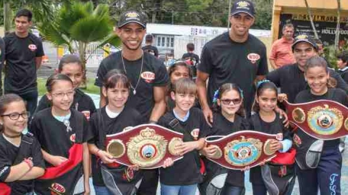 OMB lleva a estudiantes de Naranjito programa "WBO Kids Drug Free"