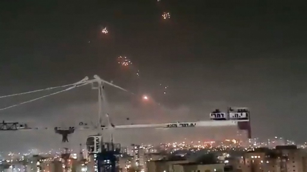  VIDEO: El sistema de defensa a&eacute;rea israel&iacute; C&uacute;pula de Hierro intercepta m&uacute;ltiples cohetes lanzados desde Gaza 
