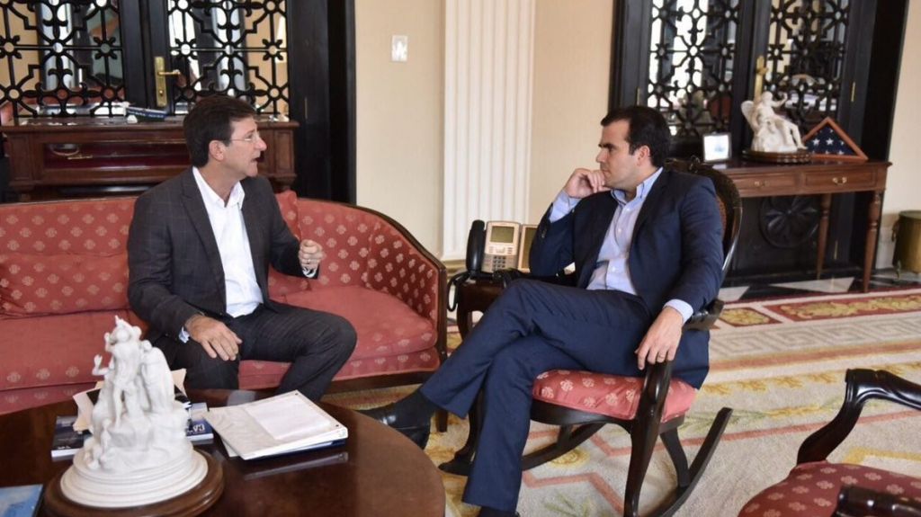 Gabinete firma carta de renuncia sin fecha, a exigencias del gobernador