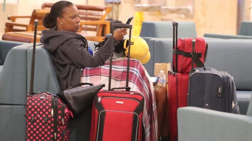  Cancelan cientos de vuelos en EE.UU. por "Dorian" 