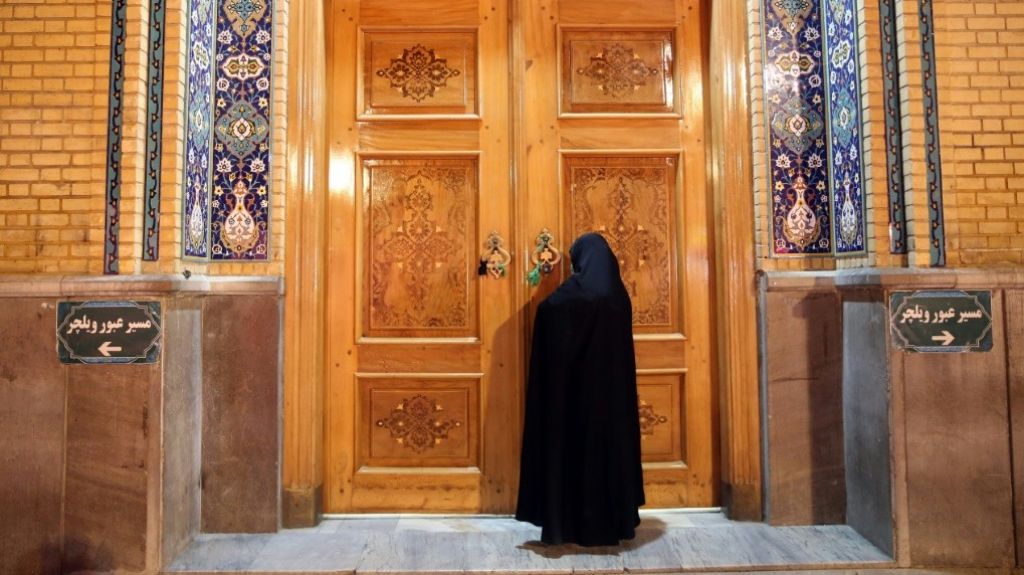  Una mujer de 103 años sobrevive al nuevo coronavirus en Irán 