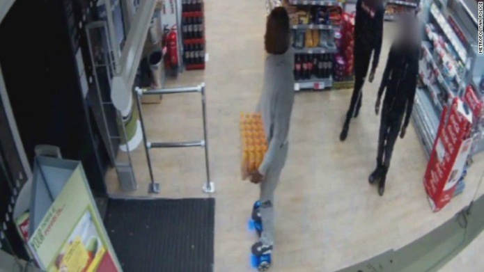 Un hombre robÃ³ una tienda montado en una Hoverboard