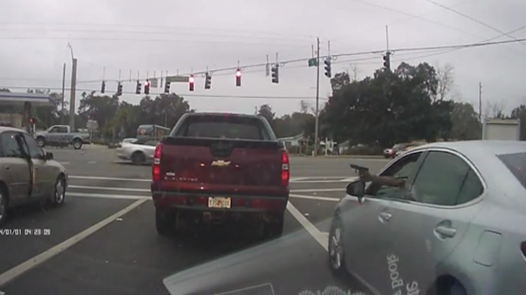  Video: Dram&aacute;tico tiroteo en plena calle estremece a comunidad de Florida 
