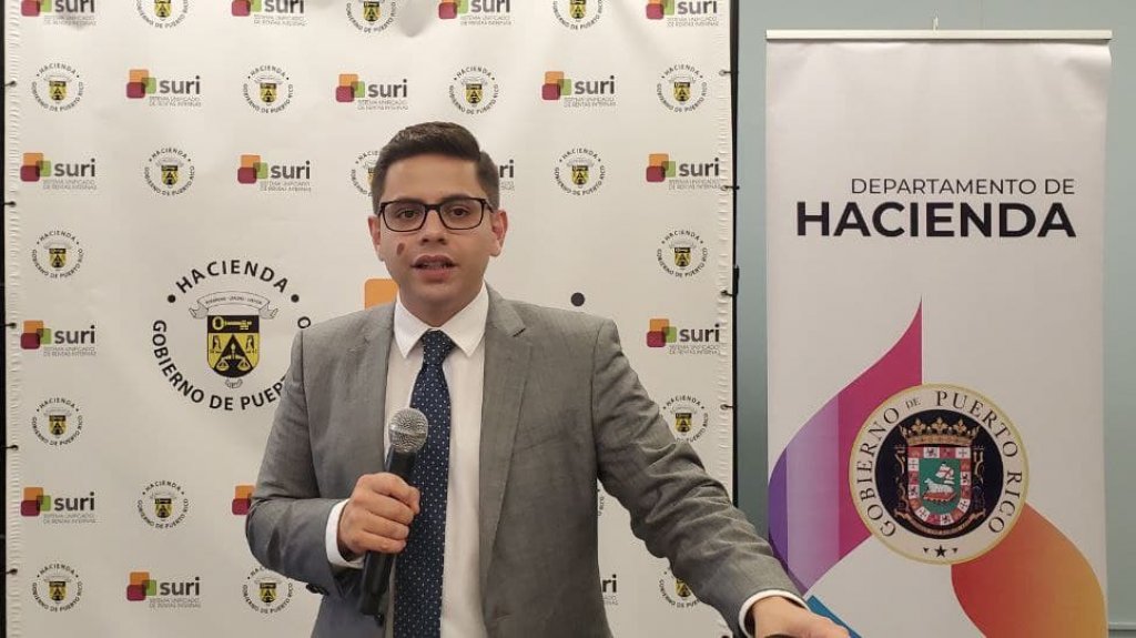  Secretario de Hacienda afirma aparecer&aacute; el dinero para aumentar los sueldos de empleados p&uacute;blicos, incluyendo los de su agencia 