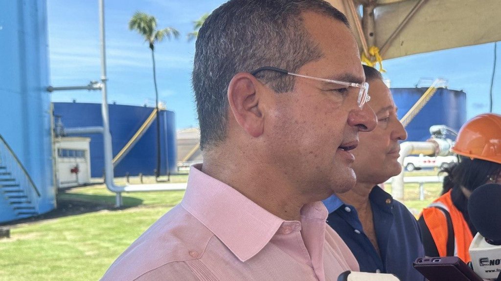  Gobernador dice que las interrupciones eléctricas este año han mermado un 35 por ciento 