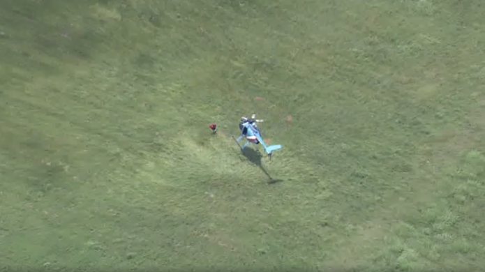 Video: Piloto de la policÃ­a salta desde el helicÃ³ptero para arrestar un sospechoso 
