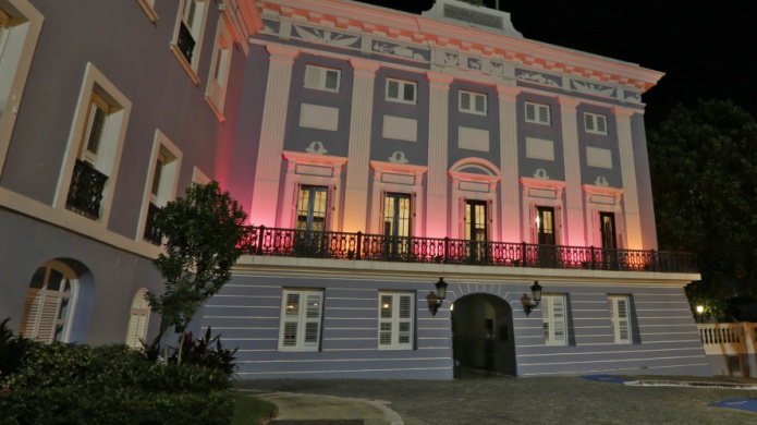 La Fortaleza se ilumina de rosa para concienciar sobre la prevenciÃ³n del cÃ¡ncer