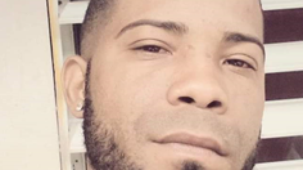  Autoridades buscan a un hombre que dispar&oacute; contra varios polic&iacute;as 