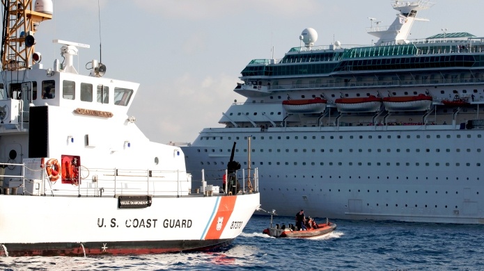 Guardia Costera suspende bÃºsqueda de pasajero de crucero que habrÃ­a caÃ­do por la borda cerca de la isla
