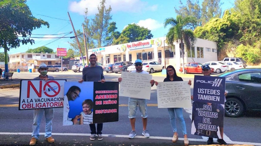  Empleados antivacunas protestan en Camuy 
