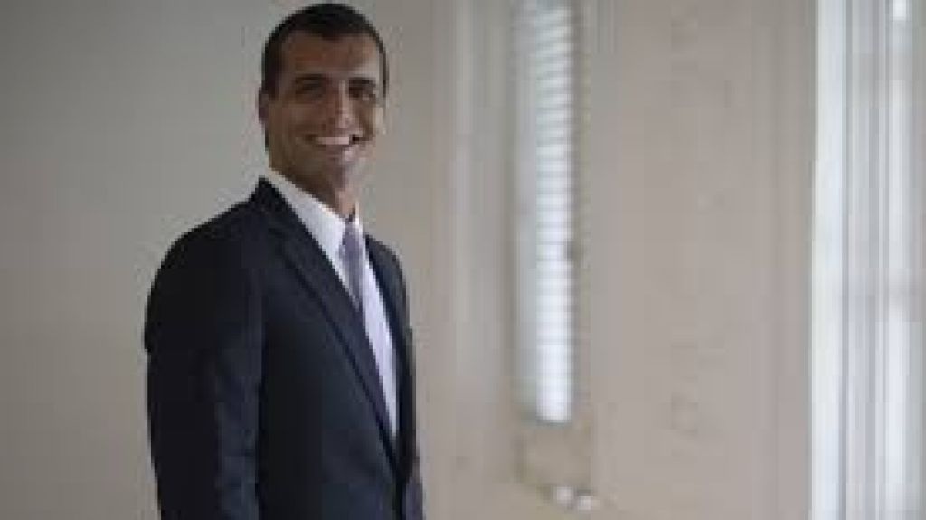  Renuncia el secretario del DACO 