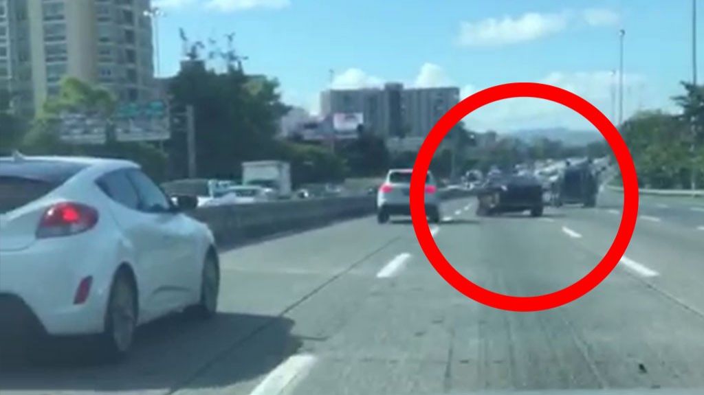  Video: Transportaba un arrastre por el expreso Las Americas y paso lo inesperado 