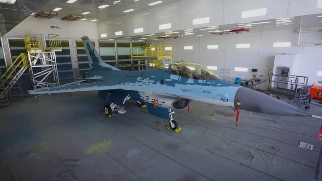  VIDEO: Las Fuerzas Armadas de EE.UU. muestran c&oacute;mo "disfrazan" un caza F-16 como un Su-57 ruso 