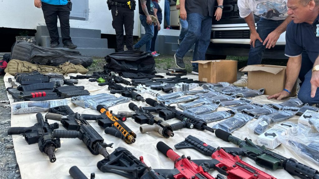  Ahora: Polic&iacute;a le da &ldquo;El verdadero Palo&rdquo; a Narcos en San Juan, ocupan almac&eacute;n de armas 