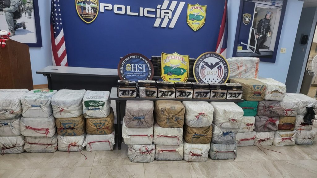  Fotos: Incautan 1,050 bloques de coca&iacute;na, valorados en $18.2 millones en Gu&aacute;nica 
